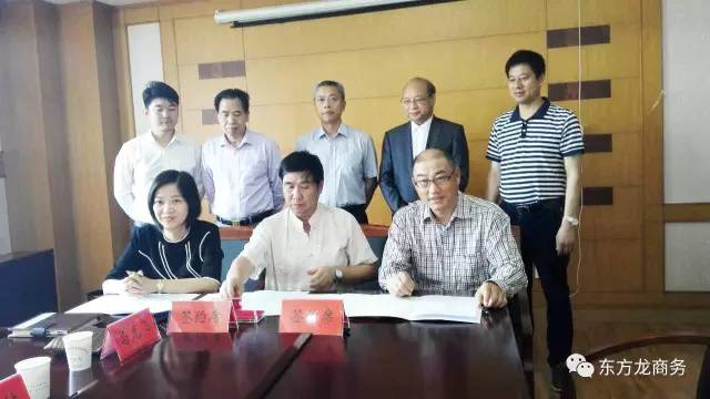 陪同通用航空投資選址項目方考察江蘇金湖縣,三方共同簽訂投資意向協議 陪同通用航空投資選址項目方考察江蘇金湖縣,三方共同簽訂投資意向協議