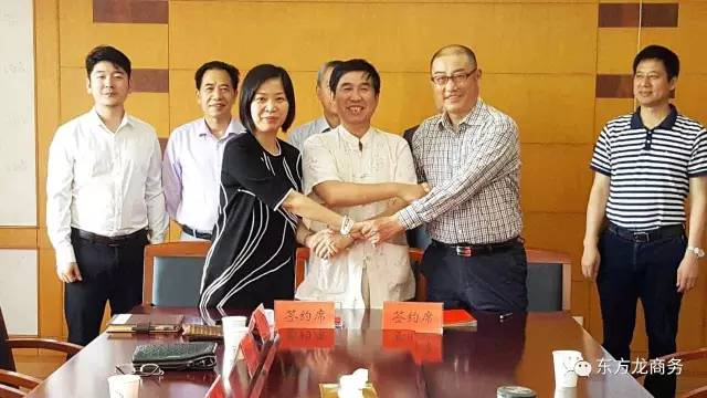 陪同通用航空投資選址項目方考察江蘇金湖縣,三方共同簽訂投資意向協議 陪同通用航空投資選址項目方考察江蘇金湖縣,三方共同簽訂投資意向協議