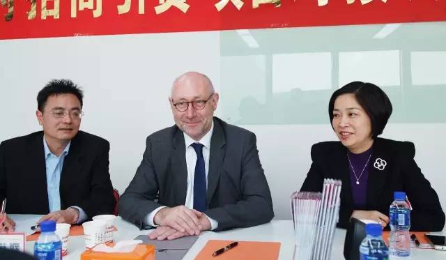 德國烏波塔爾市市長約翰內斯·斯拉維奇博士一行來訪上海東方龍商務國際平臺舉行“烏波塔爾投資洽談會” 德國烏波塔爾市市長約翰內斯·斯拉維奇博士一行來訪上海東方龍商務國際平臺舉行“烏波塔爾投資洽談會”