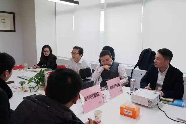 東方龍商務(wù)成功舉辦多元?jiǎng)?chuàng)新型電子商務(wù)產(chǎn)業(yè)園投資選址項(xiàng)目的政府對(duì)接會(huì) 東方龍商務(wù)成功舉辦多元?jiǎng)?chuàng)新型電子商務(wù)產(chǎn)業(yè)園投資選址項(xiàng)目的政府對(duì)接會(huì)