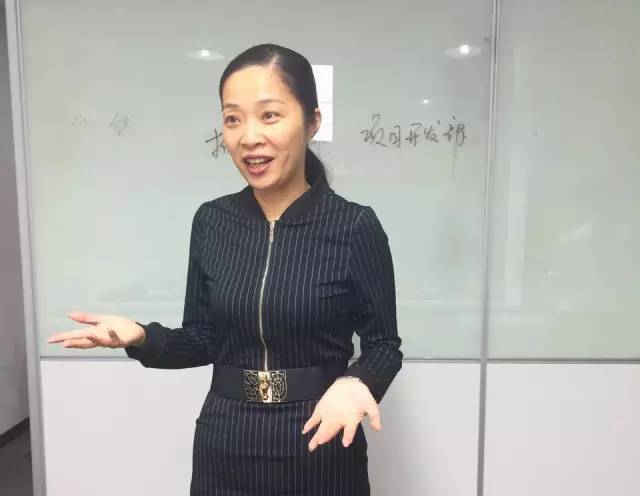 十月商務精英招聘會，聚才納賢，加快東方龍商務平臺向國際化發展