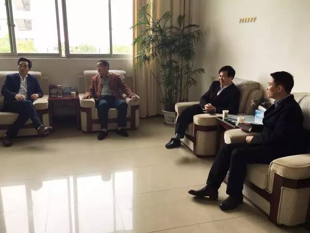 東方龍商務(wù)陪同新能源充電樁投資選址項目方考察余江縣工業(yè)園區(qū) 東方龍商務(wù)陪同新能源充電樁投資選址項目方考察余江縣工業(yè)園區(qū)