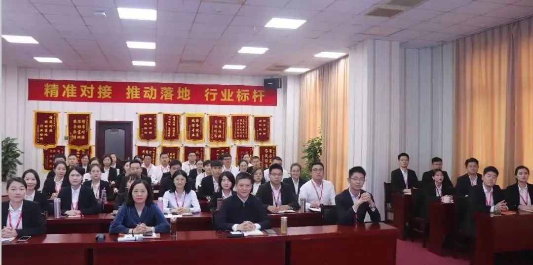 東方龍商務(wù)集團(tuán)成立5周年系列報(bào)道之四 服務(wù)篇《升級(jí)服務(wù)質(zhì)量永遠(yuǎn)在路上》 東方龍商務(wù)集團(tuán)成立5周年系列報(bào)道之四 服務(wù)篇《升級(jí)服務(wù)質(zhì)量永遠(yuǎn)在路上》