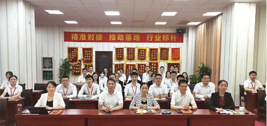 東方龍商務(wù)集團(tuán)舉行投資選址項(xiàng)目落地推進(jìn)會，嚴(yán)把篩選關(guān)卡，及時復(fù)盤，全力推進(jìn)招商服務(wù)工作提質(zhì)增效！
