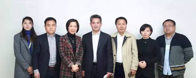 中華-伊斯蘭關(guān)系理事會(huì)理事長(zhǎng)丁厚飛博士來(lái)訪(fǎng)上海東方龍商務(wù)深入洽談一帶一路建設(shè)合作 中華-伊斯蘭關(guān)系理事會(huì)理事長(zhǎng)丁厚飛博士來(lái)訪(fǎng)上海東方龍商務(wù)深入洽談一帶一路建設(shè)合作