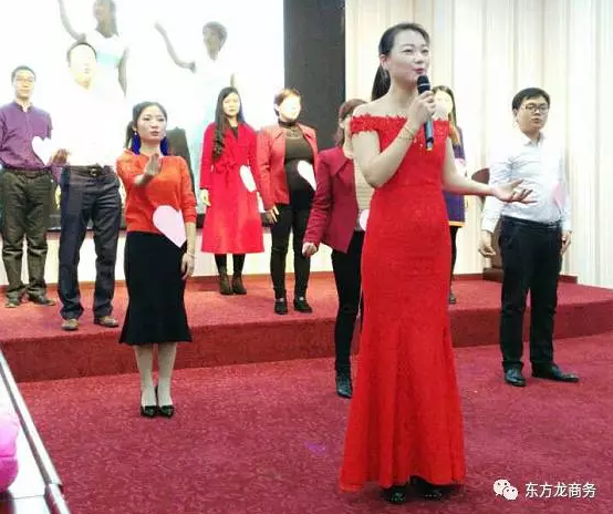 東方龍商務舉行2016年度總結表彰大會暨2017年會,同心同行,贏戰2017,共創輝煌! 東方龍商務舉行2016年度總結表彰大會暨2017年會,同心同行,贏戰2017,共創輝煌!