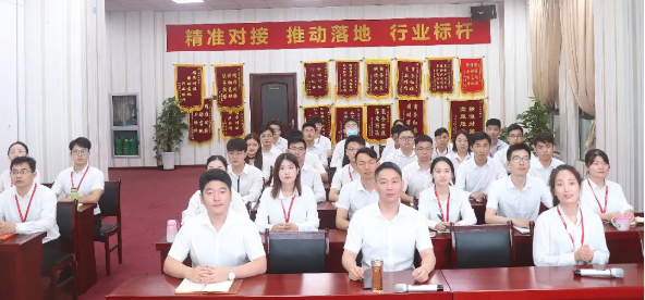 舉行新員工職業(yè)培訓(xùn)，加強(qiáng)行業(yè)認(rèn)知，塑造職業(yè)化心態(tài)，打造委托招商引資第一團(tuán)隊(duì)！
