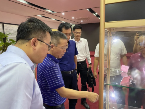 提速推進(jìn)!山西地方政府順利考察知名電子貼片智能制造商投資選址項(xiàng)目,雙方達(dá)成高度共識(shí) 提速推進(jìn)!山西地方政府順利考察知名電子貼片智能制造商投資選址項(xiàng)目,雙方達(dá)成高度共識(shí)