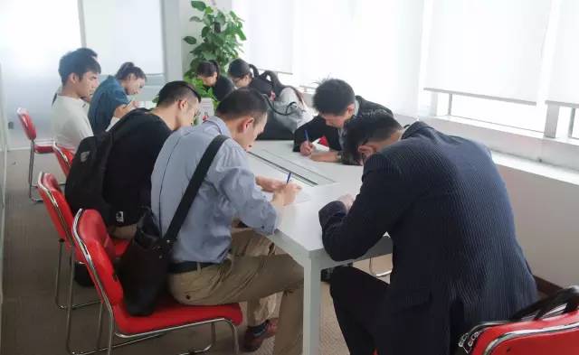 十月商務精英招聘會，聚才納賢，加快東方龍商務平臺向國際化發展