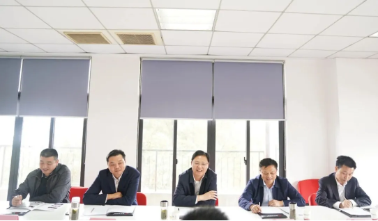 集團成功舉行湖北孝感應(yīng)城市委托招商引資啟動會,強力助推四大重點產(chǎn)業(yè)創(chuàng)新轉(zhuǎn)型 集團成功舉行湖北孝感應(yīng)城市委托招商引資啟動會,強力助推四大重點產(chǎn)業(yè)創(chuàng)新轉(zhuǎn)型