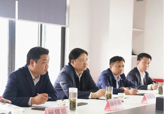 集團成功舉行湖北孝感應(yīng)城市委托招商引資啟動會,強力助推四大重點產(chǎn)業(yè)創(chuàng)新轉(zhuǎn)型 集團成功舉行湖北孝感應(yīng)城市委托招商引資啟動會,強力助推四大重點產(chǎn)業(yè)創(chuàng)新轉(zhuǎn)型
