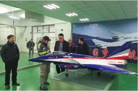 陪同政府園區(qū)赴輕型飛機(jī)生產(chǎn)基地投資選址項(xiàng)目方對(duì)接考察，精準(zhǔn)匹配，加快轉(zhuǎn)化對(duì)接成果