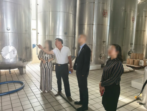 知名品牌葡萄酒擴(kuò)建投資選址項(xiàng)目方與四川地方政府成功簽訂投資協(xié)議 知名品牌葡萄酒擴(kuò)建投資選址項(xiàng)目方與四川地方政府成功簽訂投資協(xié)議
