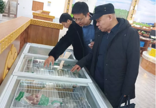 內(nèi)蒙古錫林郭勒盟政府對接高端牛羊肉精深加工投資選址項目，實地考察企業(yè)生產(chǎn)加工車間和產(chǎn)品展廳