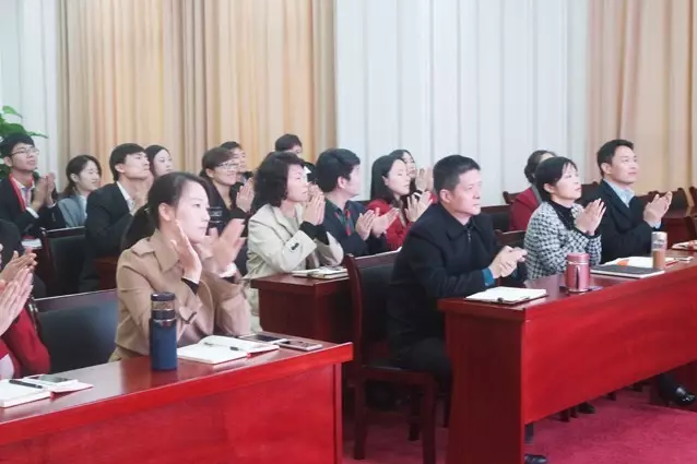 東方龍商務(wù)舉行月度工作總結(jié),并部署下階段工作任務(wù) 東方龍商務(wù)舉行月度工作總結(jié),并部署下階段工作任務(wù)