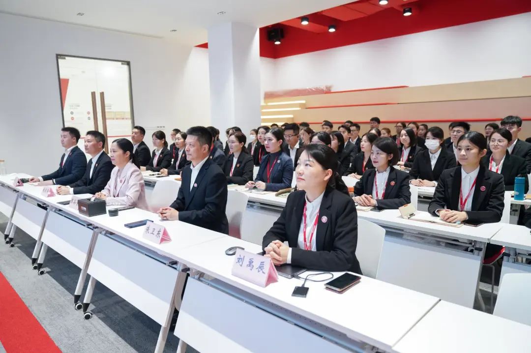 借助“進(jìn)博磁力”，搶抓發(fā)展新機(jī)！10月下旬，集團(tuán)成功通過(guò)35個(gè)優(yōu)質(zhì)投資選址項(xiàng)目