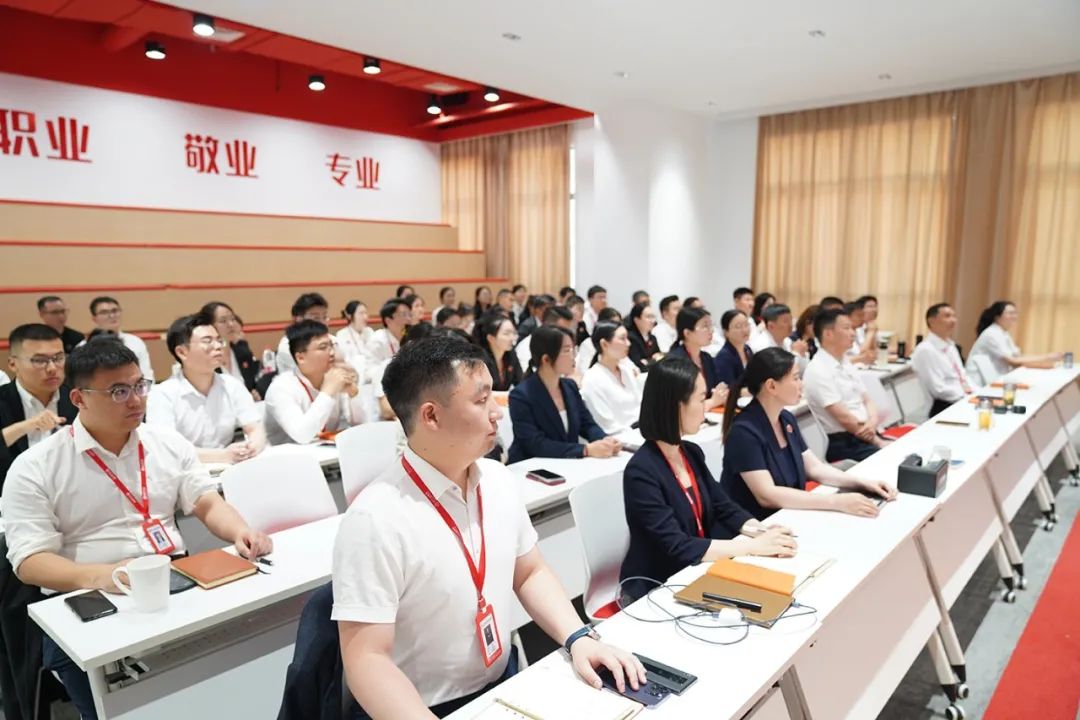 從心出發，向心而行！東方龍商務集團組織《十年發展與心性領導力》主題培訓！