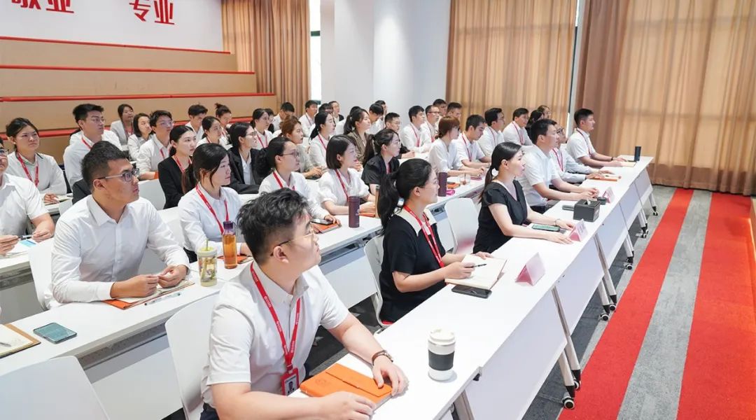 戰(zhàn)高溫，搶項(xiàng)目，全面掀起“夏季攻勢(shì)”！7月上旬，集團(tuán)共38個(gè)優(yōu)質(zhì)投資選址項(xiàng)目通過(guò)評(píng)估