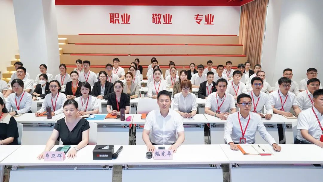 戰(zhàn)高溫，搶項(xiàng)目，全面掀起“夏季攻勢(shì)”！7月上旬，集團(tuán)共38個(gè)優(yōu)質(zhì)投資選址項(xiàng)目通過(guò)評(píng)估