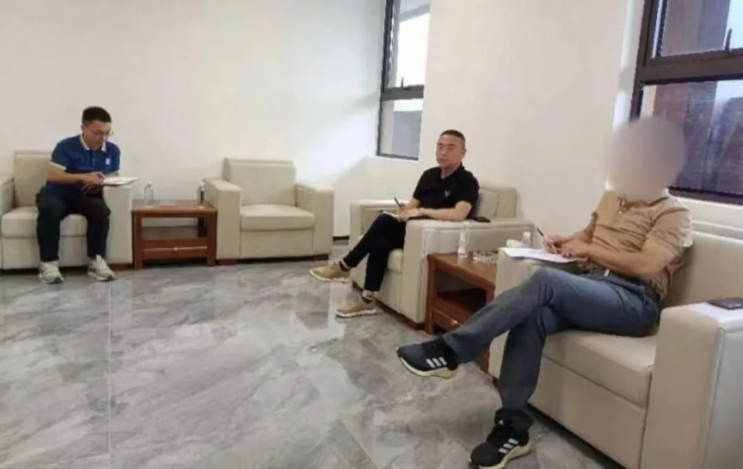 細分行業龍頭企業！光源顯示材料投資選址項目方考察四川某地方政府