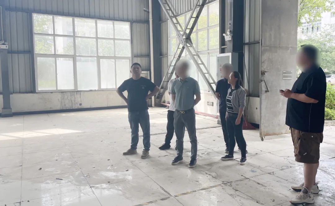 與國(guó)內(nèi)外一線服飾品牌長(zhǎng)期合作！戶外服飾擴(kuò)建投資選址項(xiàng)目方反向考察云南某地方政府