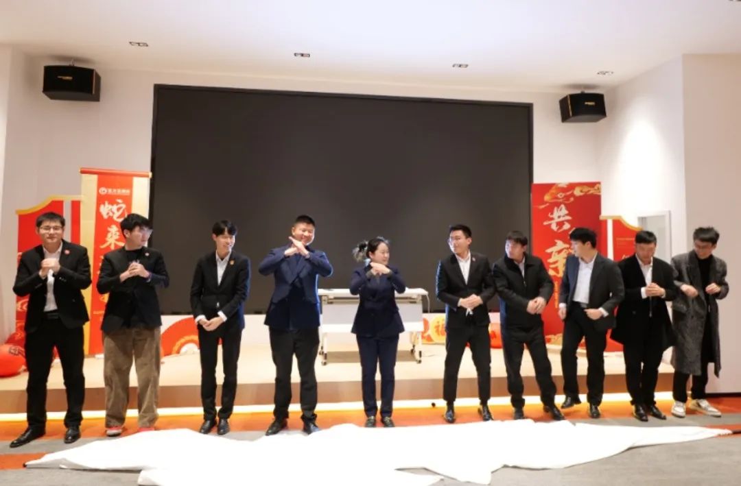 蛇來運轉，共征新程——東方龍商務年度慶典璀璨落幕！