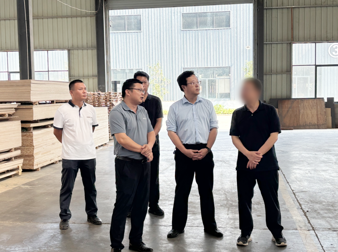 打破技術壁壘！行業領先板材膠粘劑生產擴建投資選址項目方反向考察廣西某地方政府